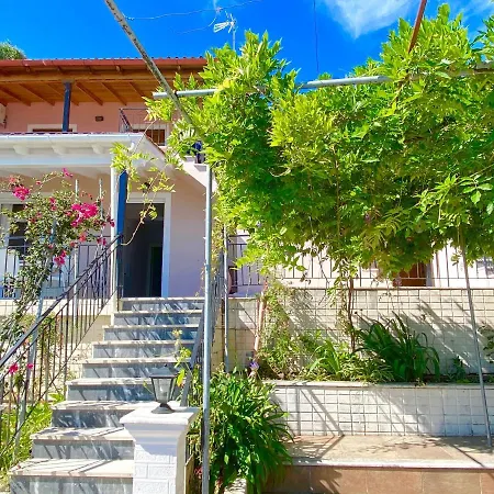 Nissaki And Vasilis House アパート